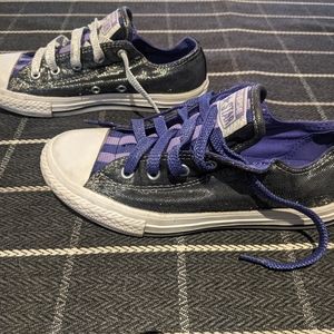 Converse mismatched sneakers sz 2 girls